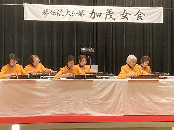 大正琴演奏 イメージ